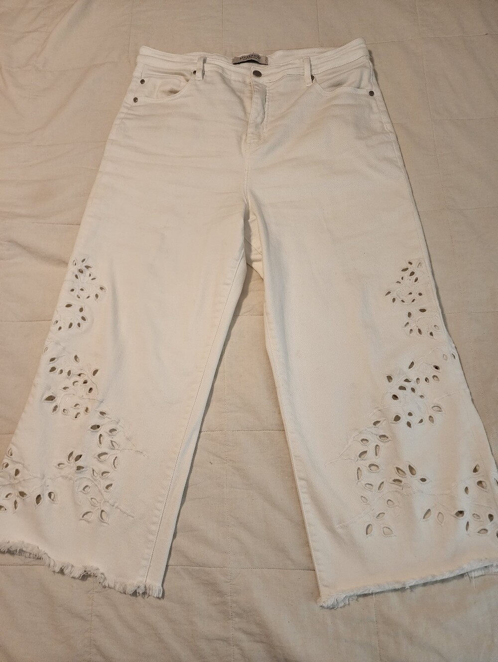 Liverpool White Women's Cutout Wide-Leg Cropped Jeans 16/33 Frayed Hem